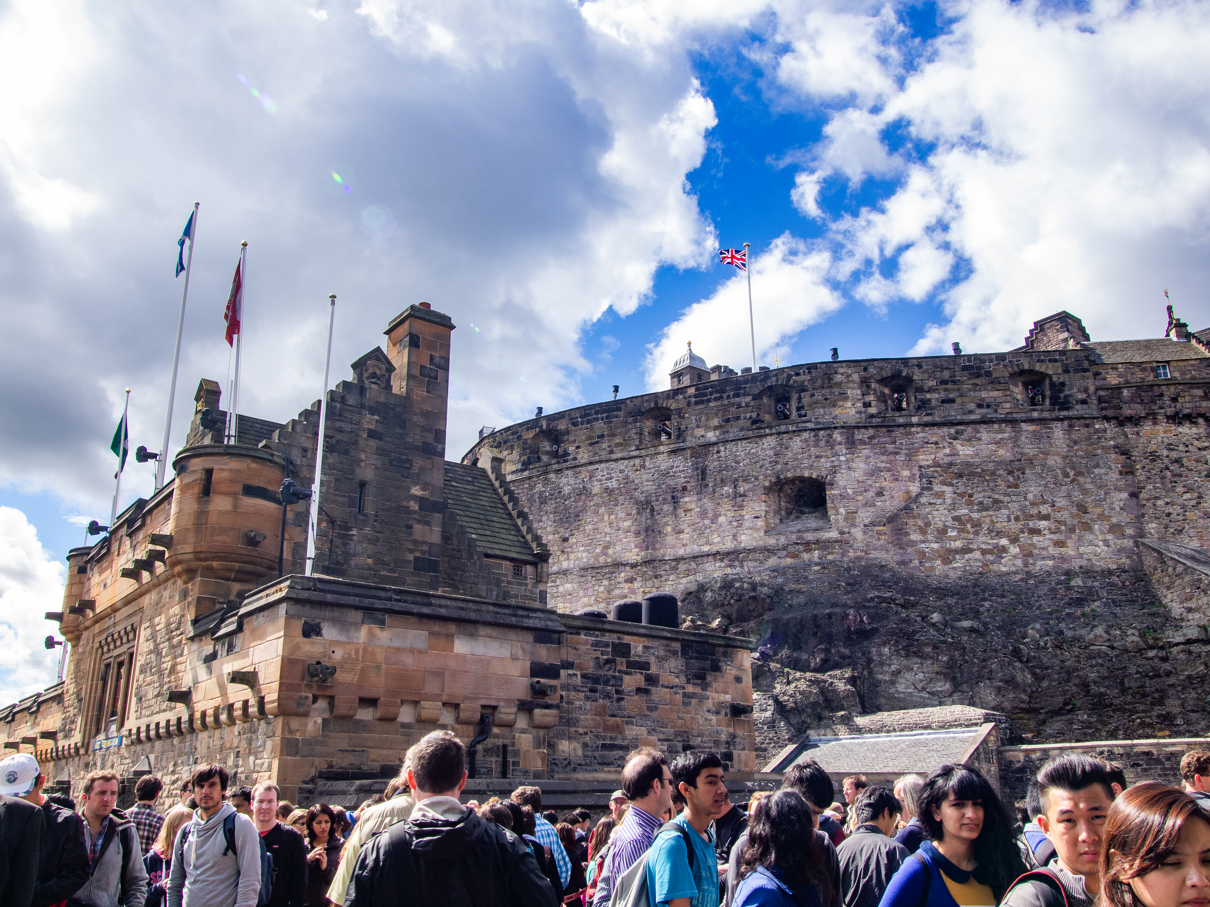 Scotland: Holyroodhouse Palace & Edinburgh Castle